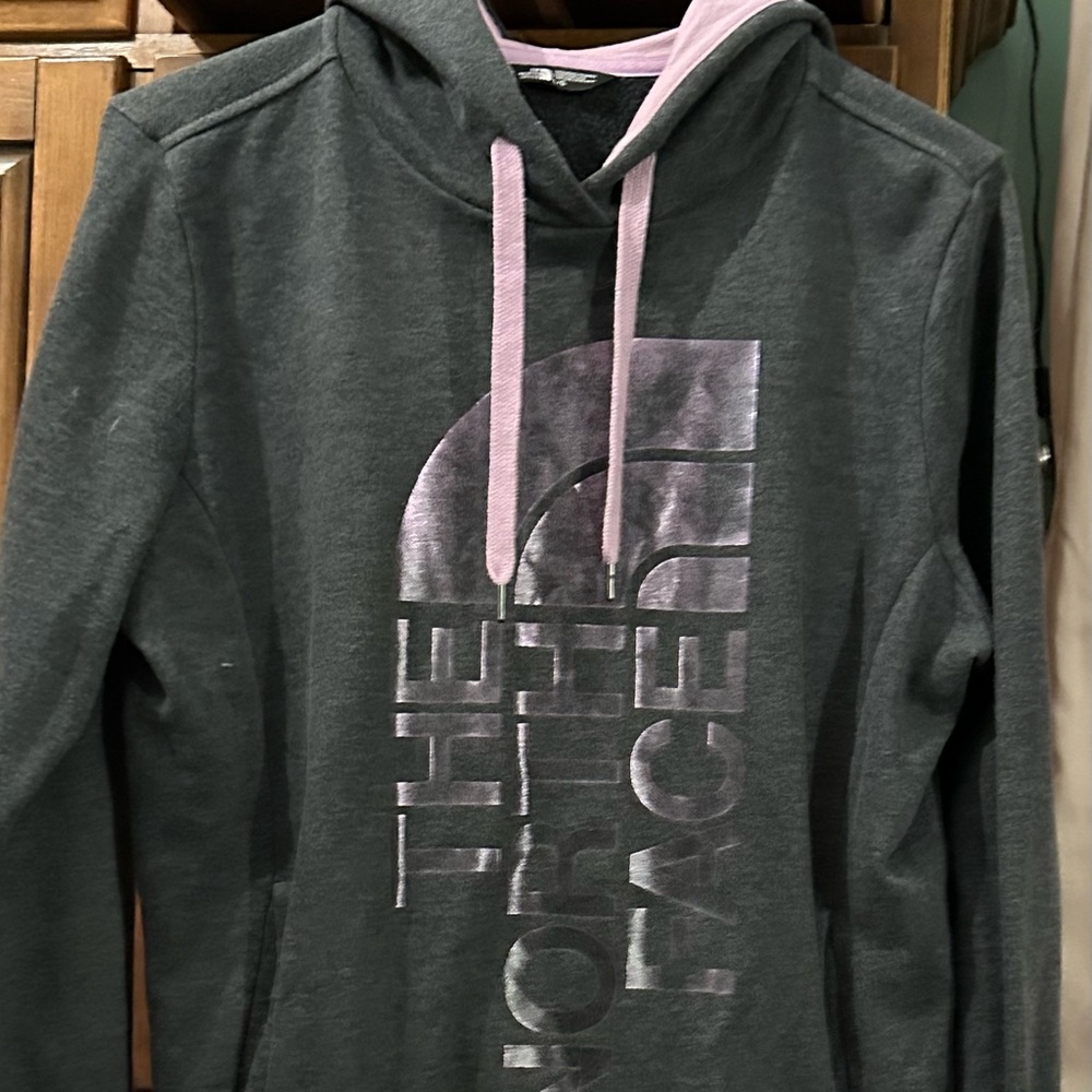 Very cute hoddie 💛